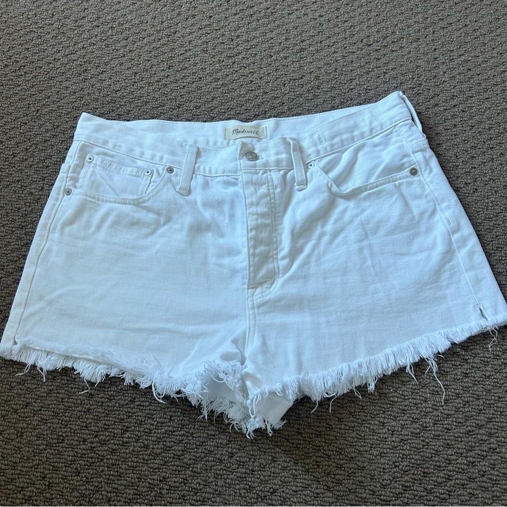 Madewell White Jean Shorts Distressed Bottoms Size 30 Beach Summer Cottage Ocean